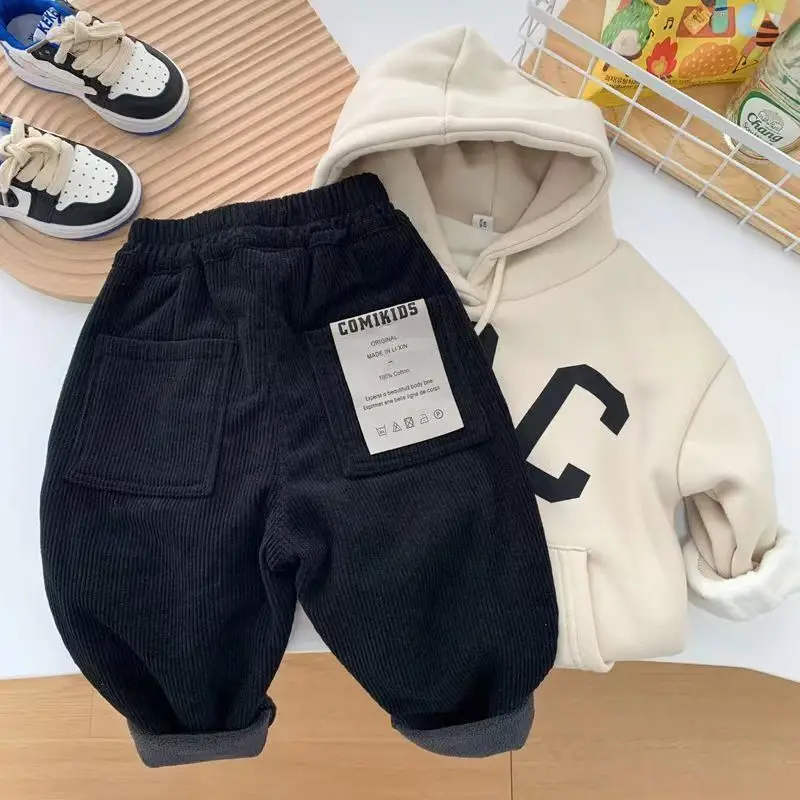 سروال قصير للأولاد على الطراز الكوري العصري. جديد الخريف الشتاء سميكة قطعة واحدة وزرة للأطفال والمتوسطة الصغيرة