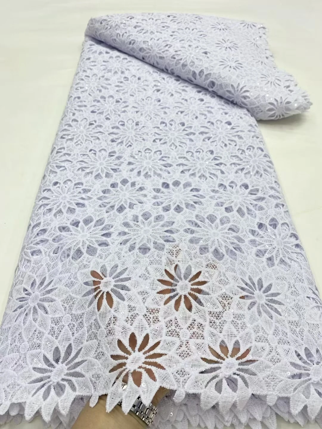 

Новый стиль, белая водорастворимая молочная шелковая кружевная ткань с блестками, 2022, высококачественная африканская гипюровая кружевная ткань для вечеринки KDP25146