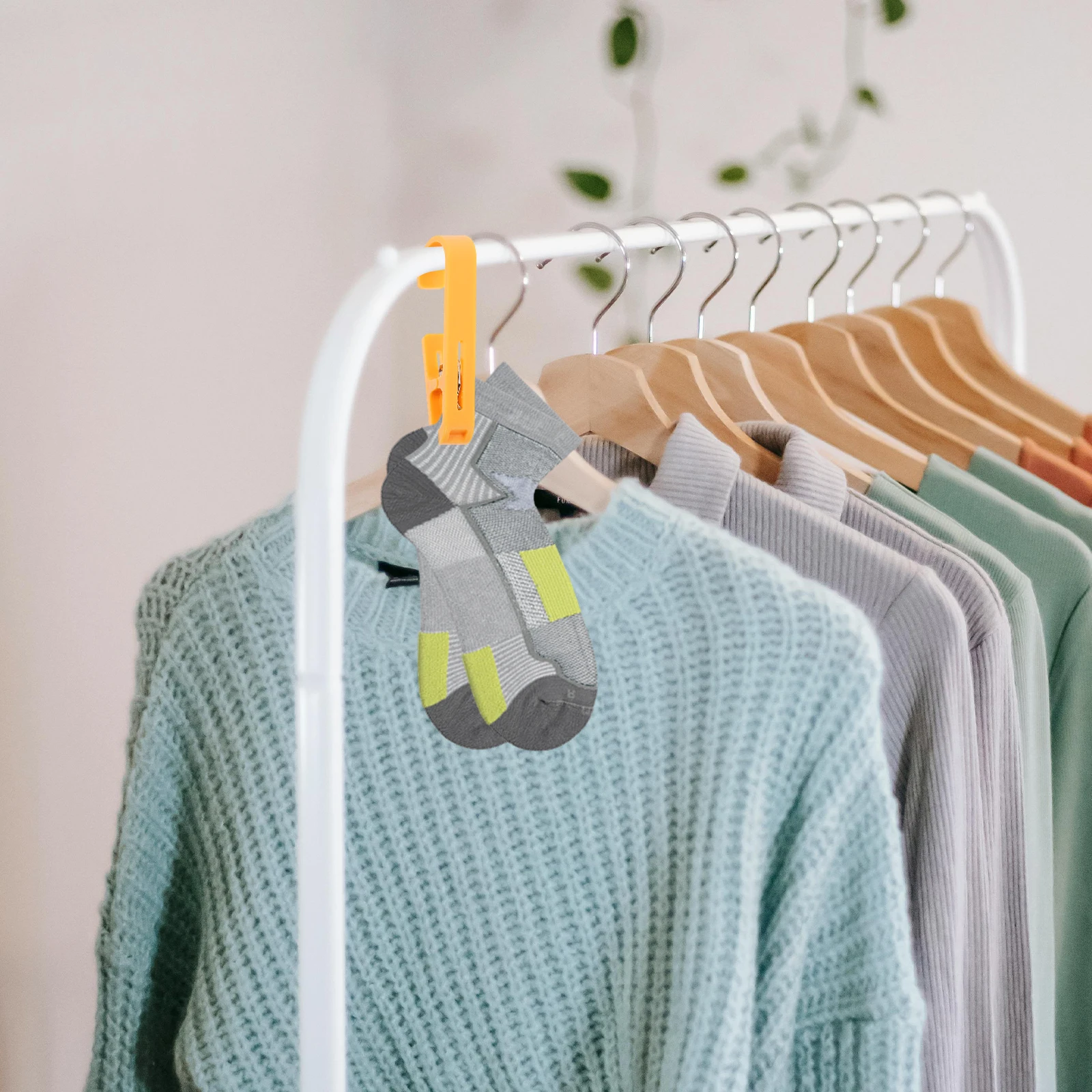 

4pcs Plastic Hanger Hooks with Clips for Sock Towel Kitchen Abs Travel Multifunctional Clothespin Laundry Hooks Storage