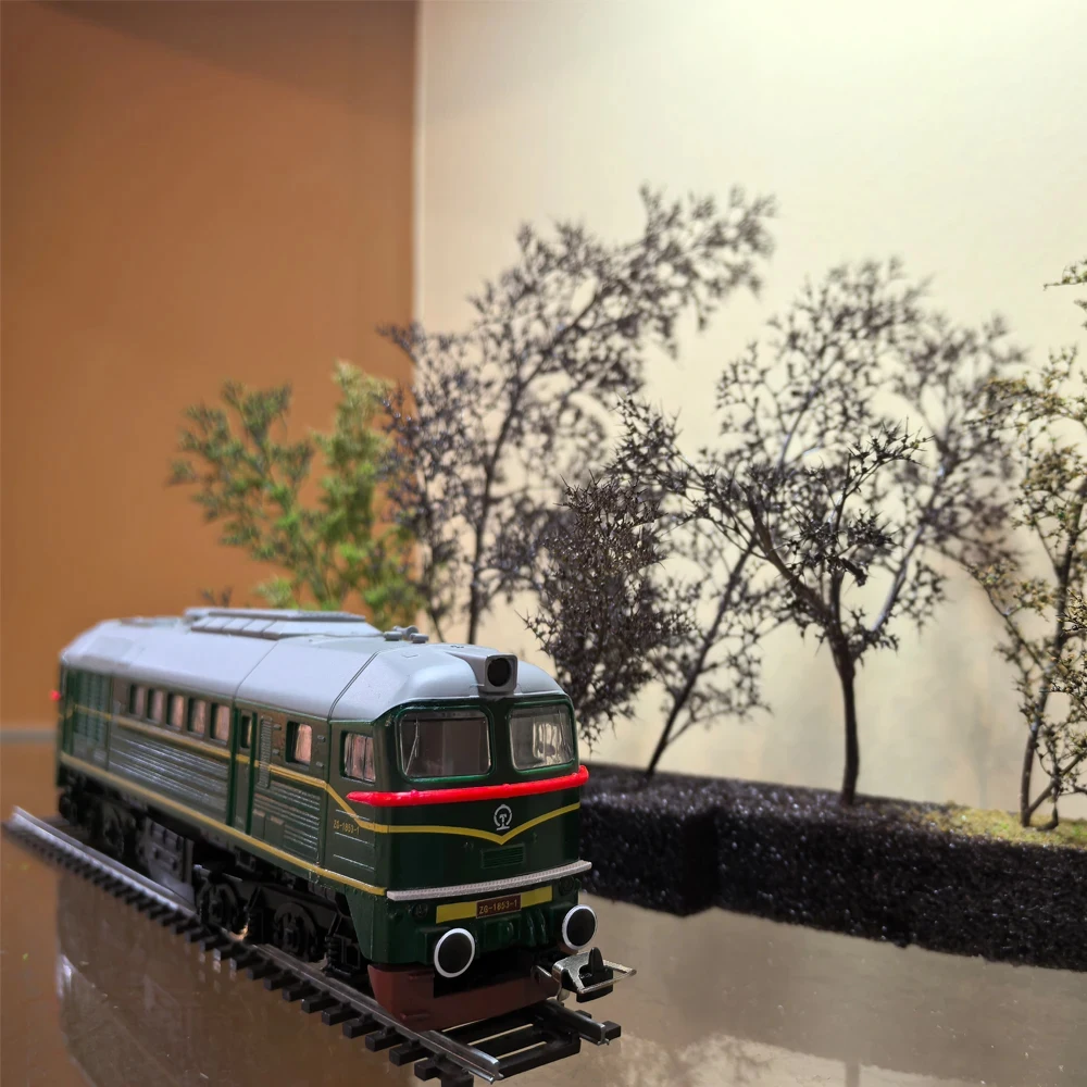 Tren de juguete tipo HO 1/87, modelo de tren con motor diésel M62 con potencia y faro, adornos de escritorio, modelo de tren, juguete para regalo para niño