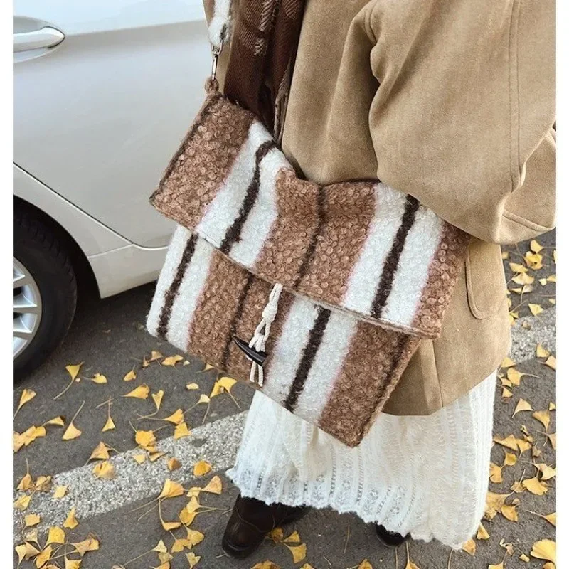 Fashionable Large Capacity Diaper Bags Women's Luxury Crossbody Bag Minimalist Designer Shoulder Bag Simple Elegant Leather