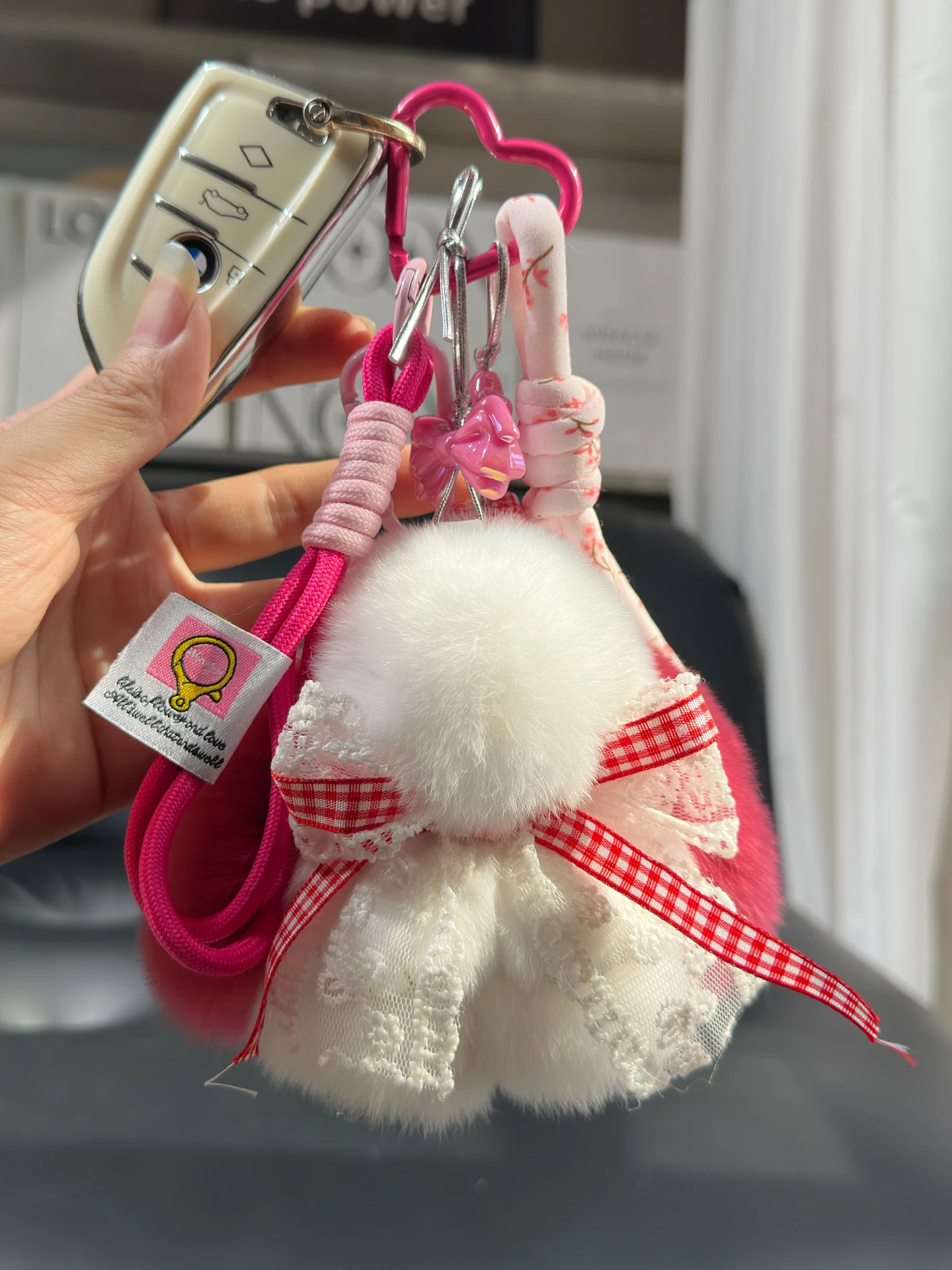 chaveiro-de-coelho-fofo-com-pele-de-coelho-verdadeira-decoracoes-para-carro-acessorios-para-bolsa-coelho-com-laco-borbolet