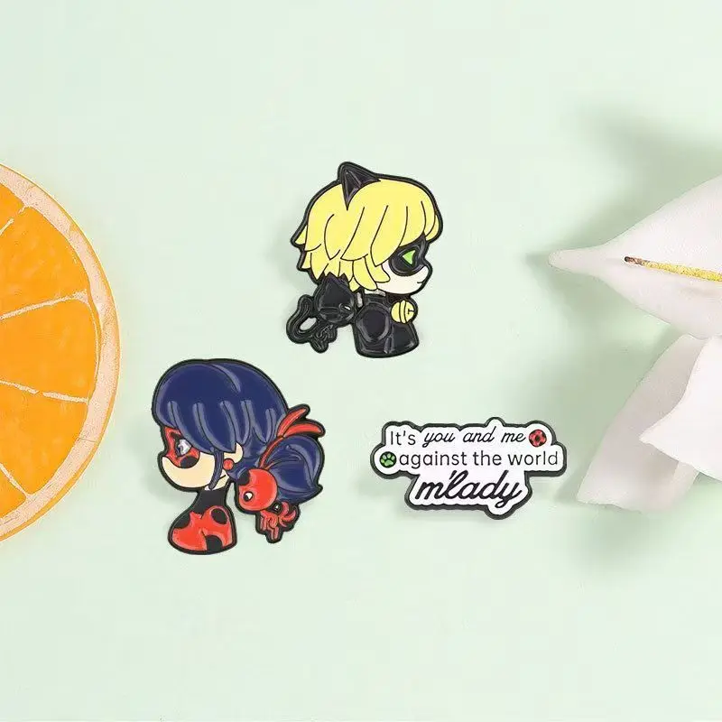 Ensemble de badges en émail Miraculous Ladybug et Cat Noir, broches métalliques anime, accessoires mignons de dessin animé, cadeau de collection pour fans, cosplay