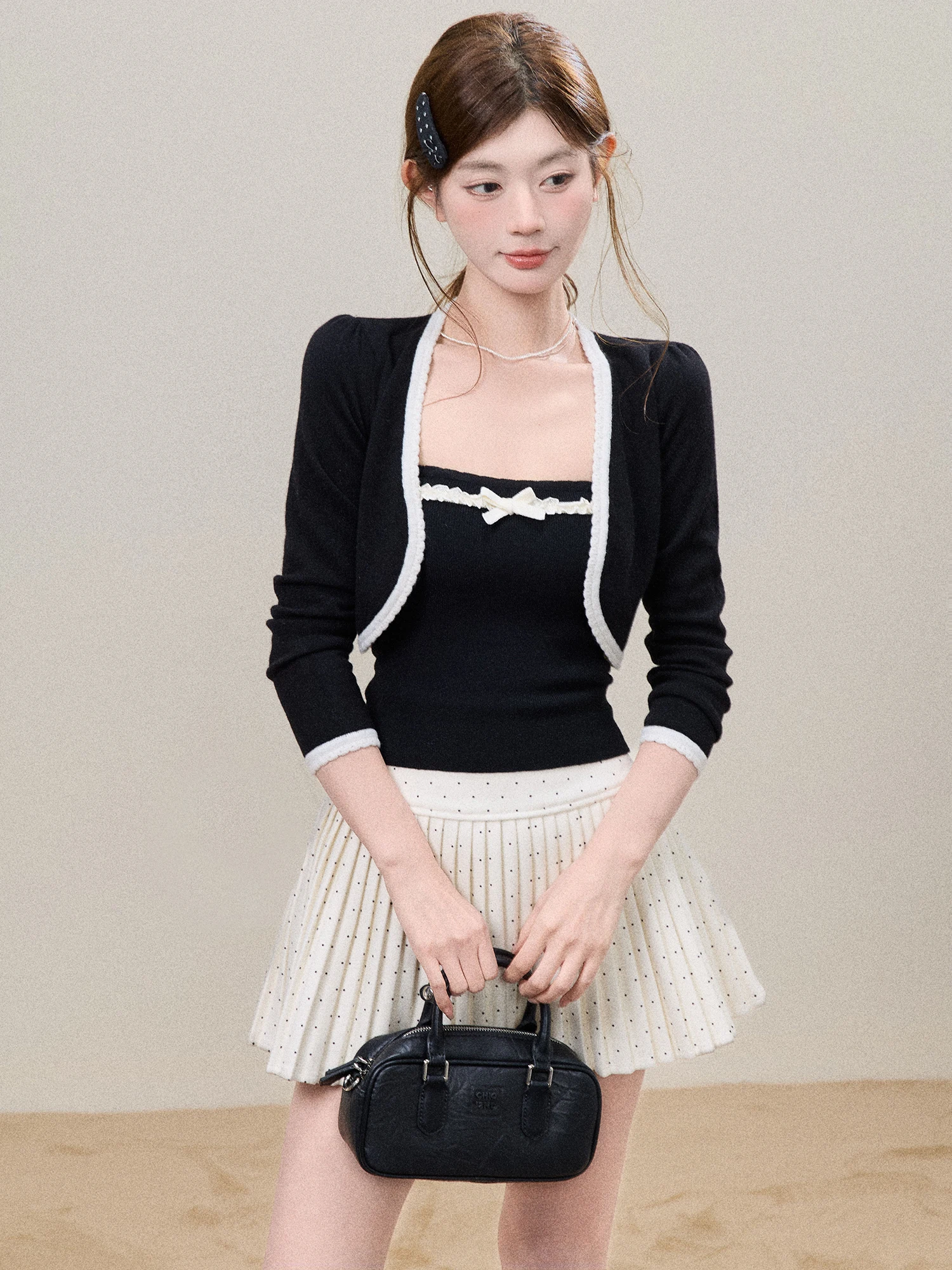 

Комплект из двух предметов: вязаный топ-бандо с рюшами и открытый кардиган из шерсти Swee Wool, с завязками на талии для утяжки, для женщин и девушек