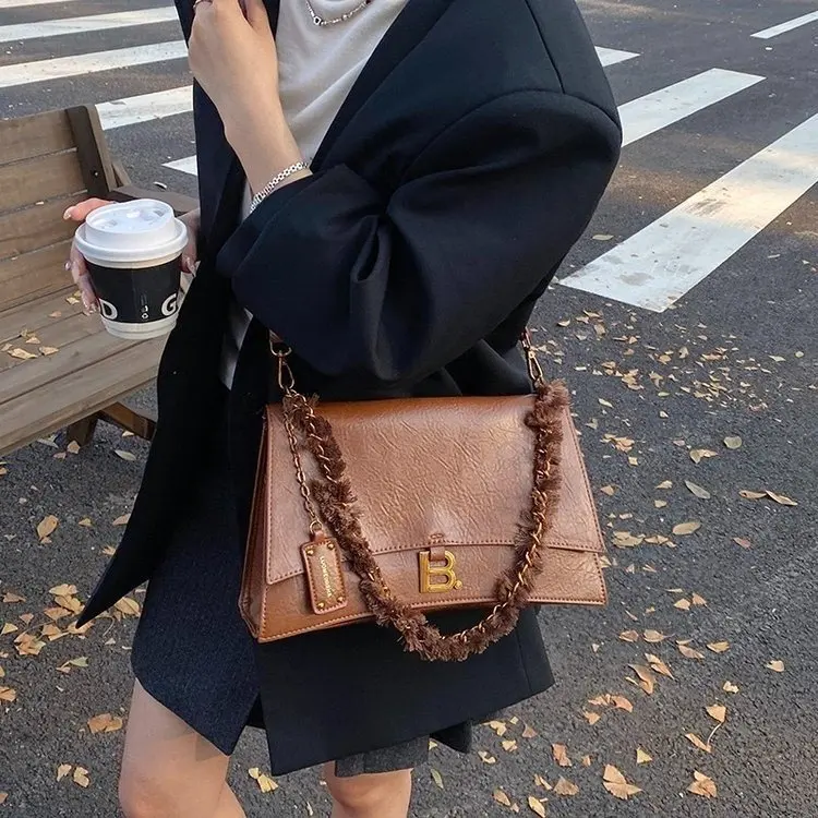 

Новая женская квадратная сумка на осень-зиму 2026: модная сумка-багет, наплечная сумка с верхней ручкой, универсальная повседневная сумка через плечо для ежедневного использования