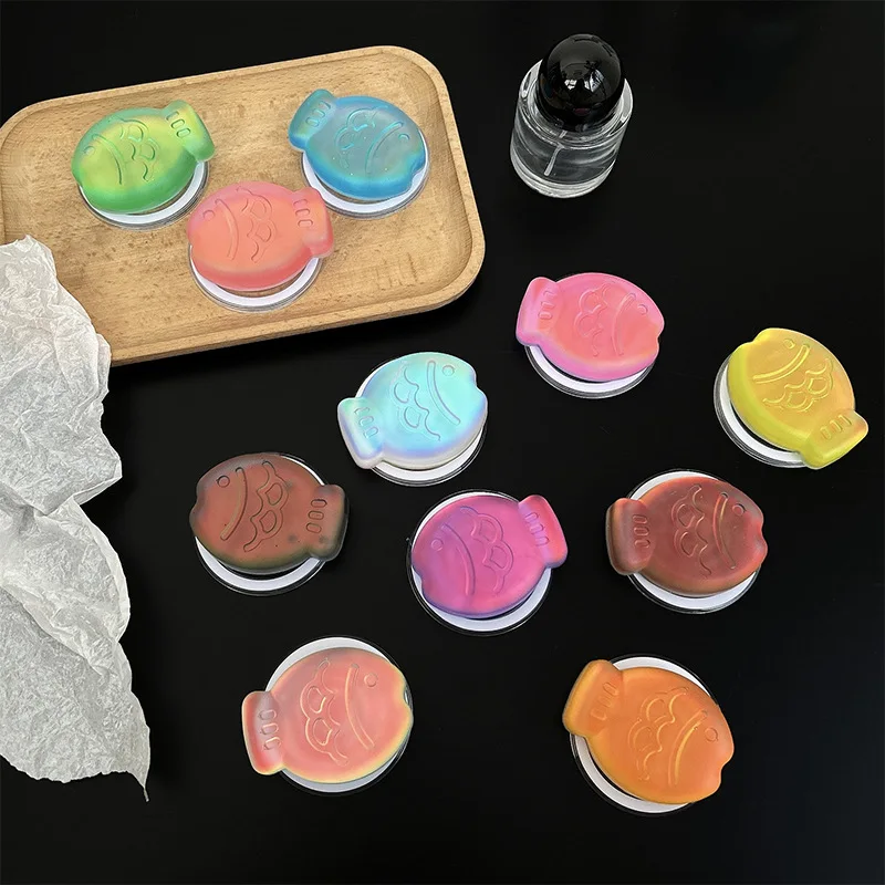 

Креативный держатель для телефона с лазерным эффектом, красочный, в форме рыбки, портативный, на магнитной присоске, для блогеров, настольный, с функцией Airbag-подставки