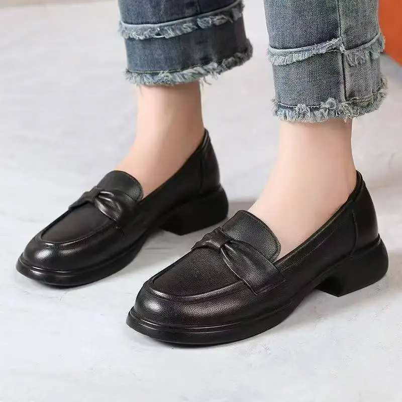 النساء الجلود جولة تو كتلة كعب المتسكعون ربيع الخريف جديد لينة وحيد عدم الانزلاق الضحلة الانزلاق على كعب منخفض أحذية من الجلد عادية