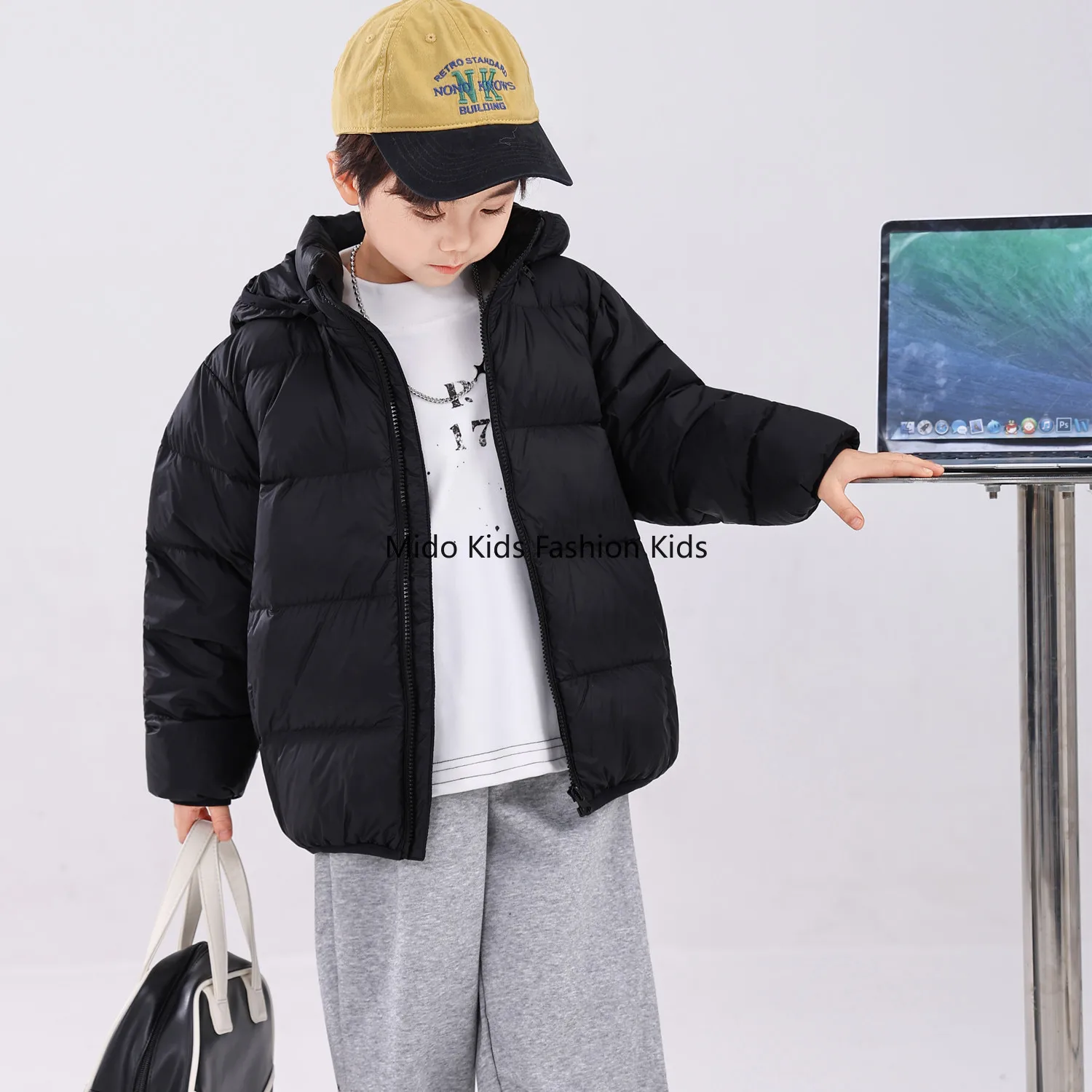 Autumn Winter  Children's Short Down Jacket 90 White Duck Down Men  Women in Large Children Lightweight Leisure Hooded Jacket