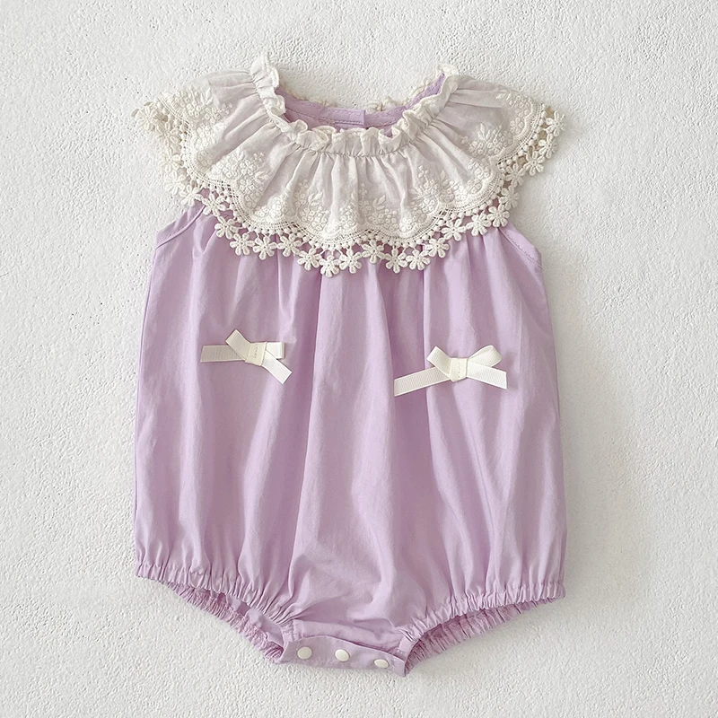 

Летний комбинезон для маленьких девочек 0-24 месяцев, кружевной воротник с лепестками, одежда для девочек, хлопковая одежда с вышивкой и бантом для новорожденных, летние комбинезоны, одежда