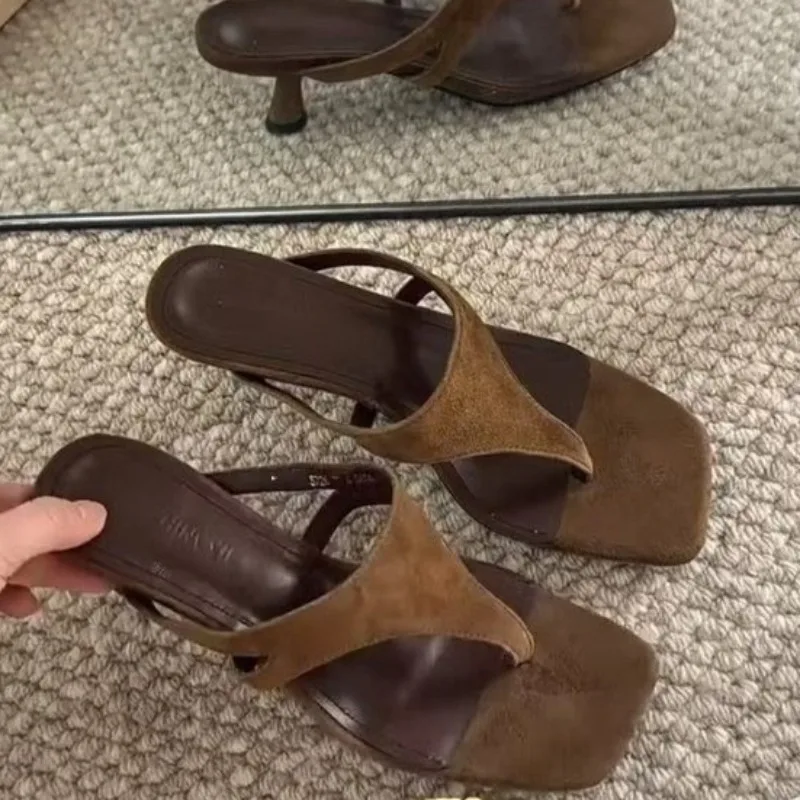 Infradito alla moda con punta a clip Estate nuove pantofole scorrevoli resistenti all'usura in pelle scamosciata con punta quadrata e punta aperta