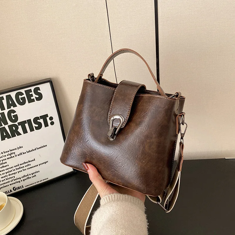 

2025 Vintage Soft Leather Bucket Bag for Women Spacious Shoulder Crossbody Purse Stylish Tote Handbag Casual Chic