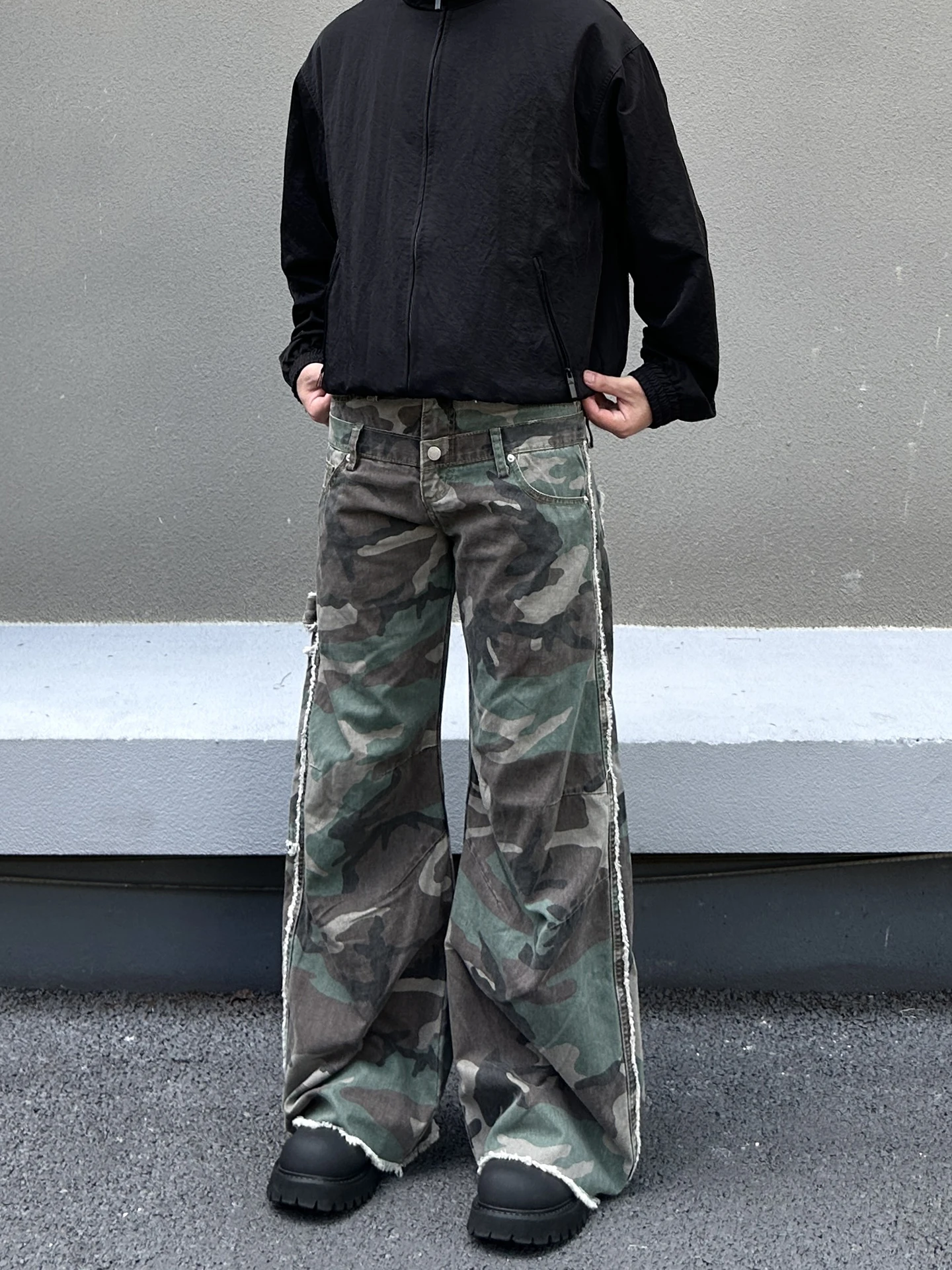 

American Street Sle Camouflage Work Pants Loose Straight Leg Bell Bot for Men And Women High Street Faionable Torn Fo...