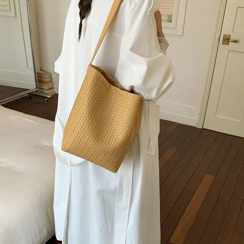 Koreanische Rattan-Geflecht-Unterarmtasche, Damen-Bucket-Tasche, Sommer-Strand-Reisetasche, Russische Trendige Einkaufskorb-Handtasche – Detail 9