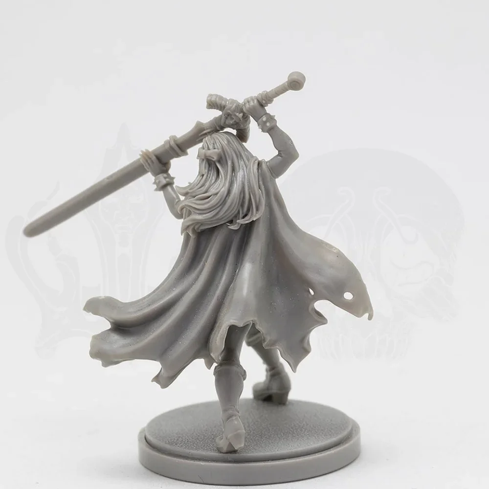 30mm Base Resin Figure Assembly Model Kit Fantasy Hobby Miniature Female Swordsman Unassembled and Unpainted Free Shipping