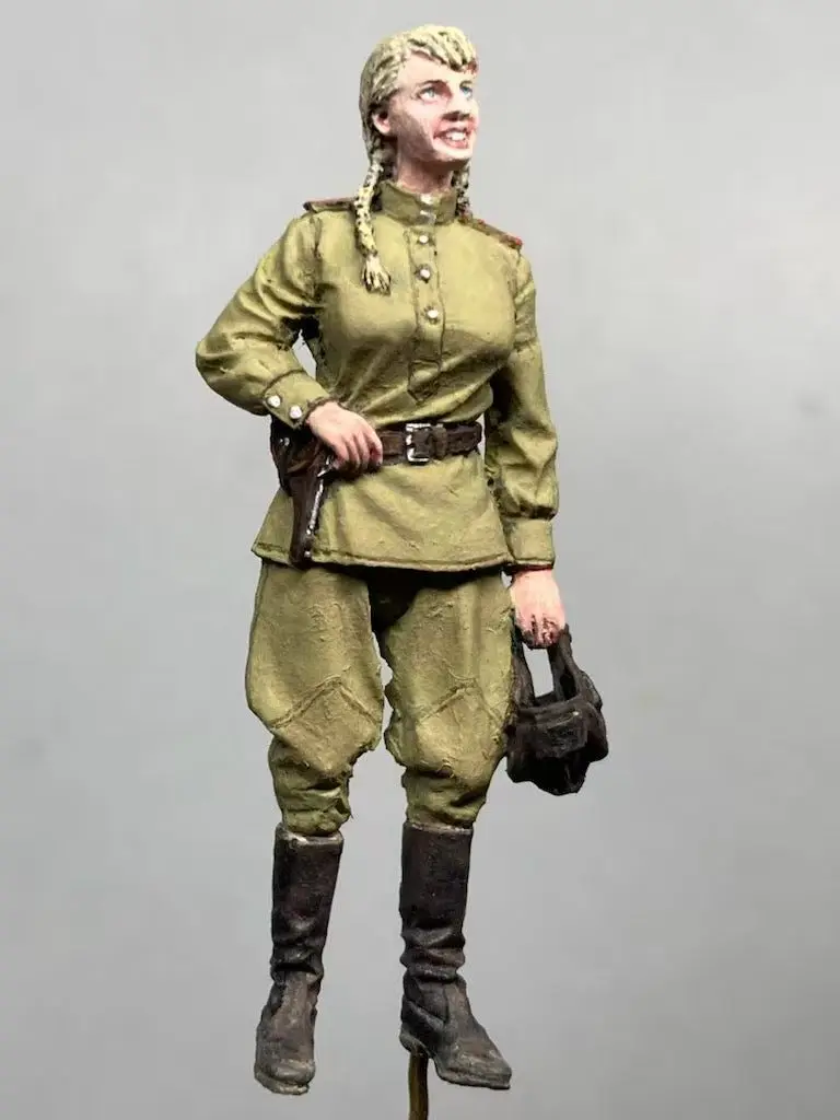 1:35 Resin kit  Soviet female 127 Collectible Unassembled Sculpture for Hobbyists