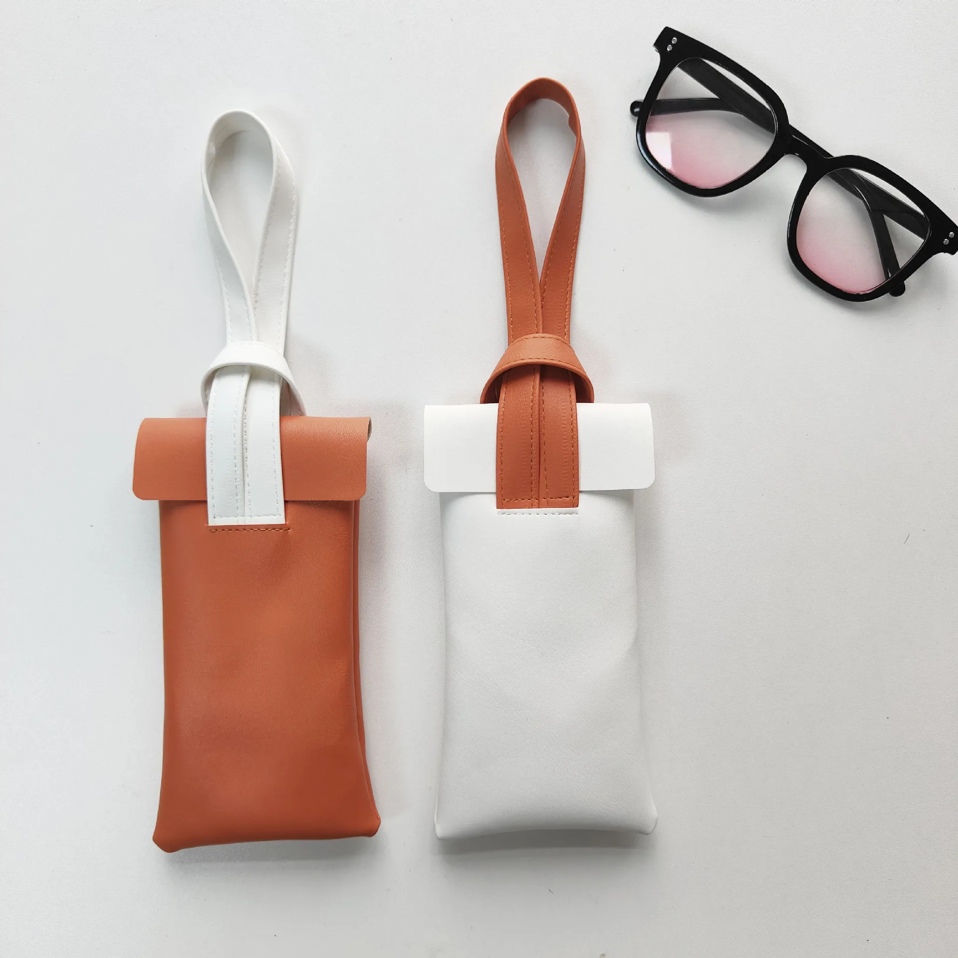 

Portable female glasses bag, dust-proof and color-blocking sunglasses storage bag for students