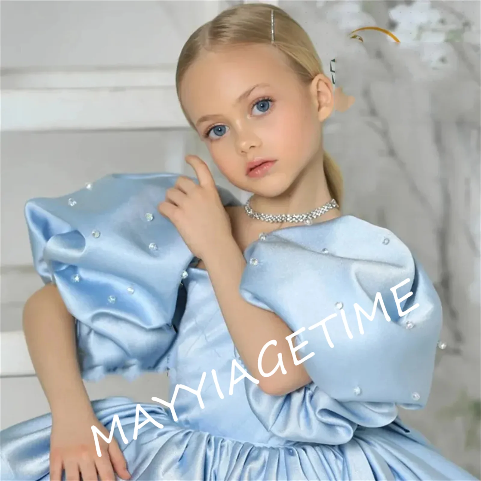 Charming Scoop Flower Girls Dresses with Beading for Baby Tutu Satin Modern Christmas Gowns 2023 Summer New