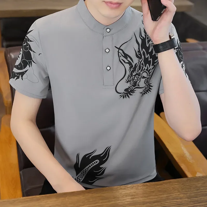 Neue Herren Sommer Drachen Print Stand Kragen Polo-Shirt Eis Seide Stoff koreanische Version Shirt