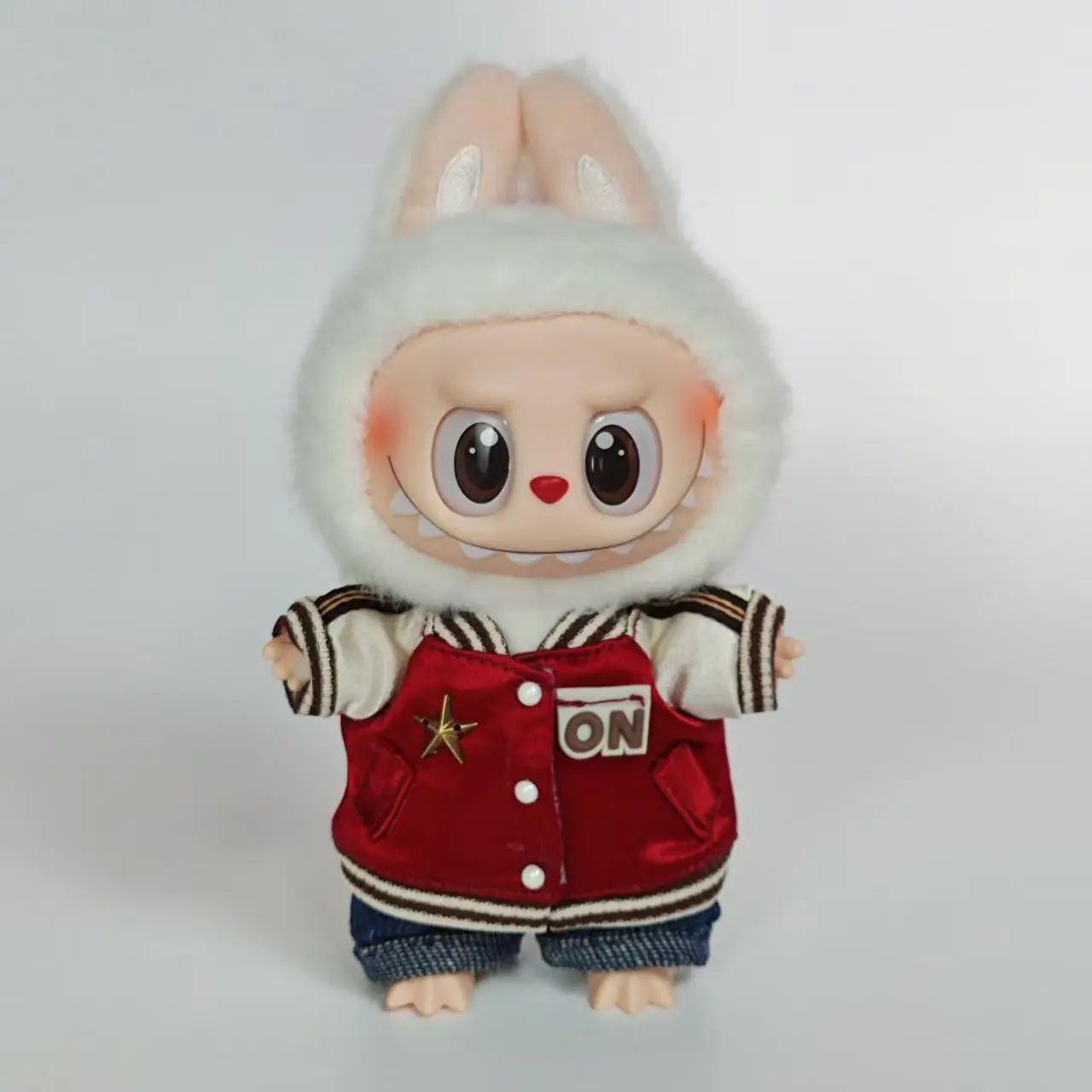 Ropa deportiva labubu de 15cm, uniforme de béisbol rojo intenso, ropa y gorra que combina accesorios de ropa para muñeca labubu ﻿