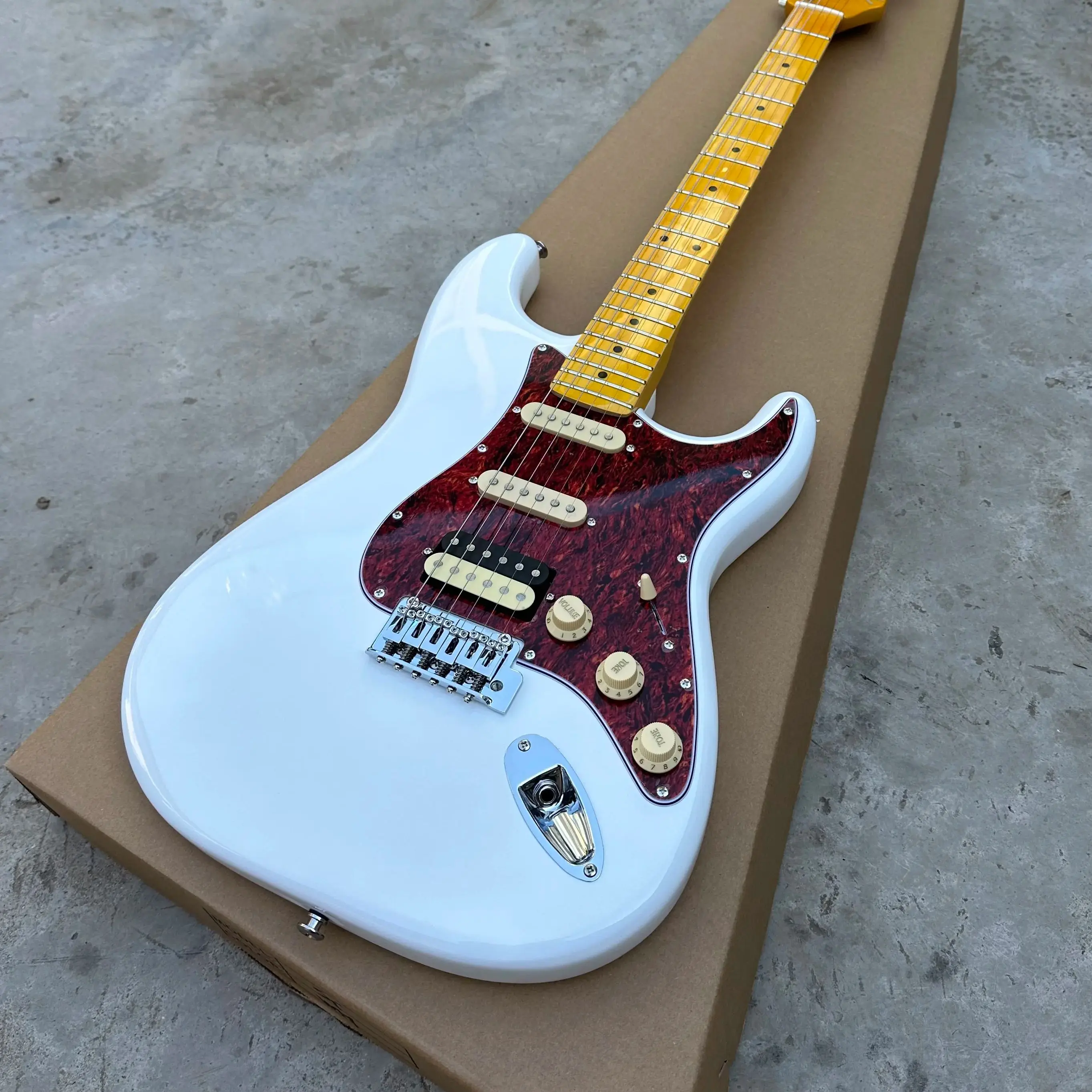 ST Electric Guitar 6-String Split Electric Guitar White Body yellow Color Maple Fingerboar Mahagany Body  In stock