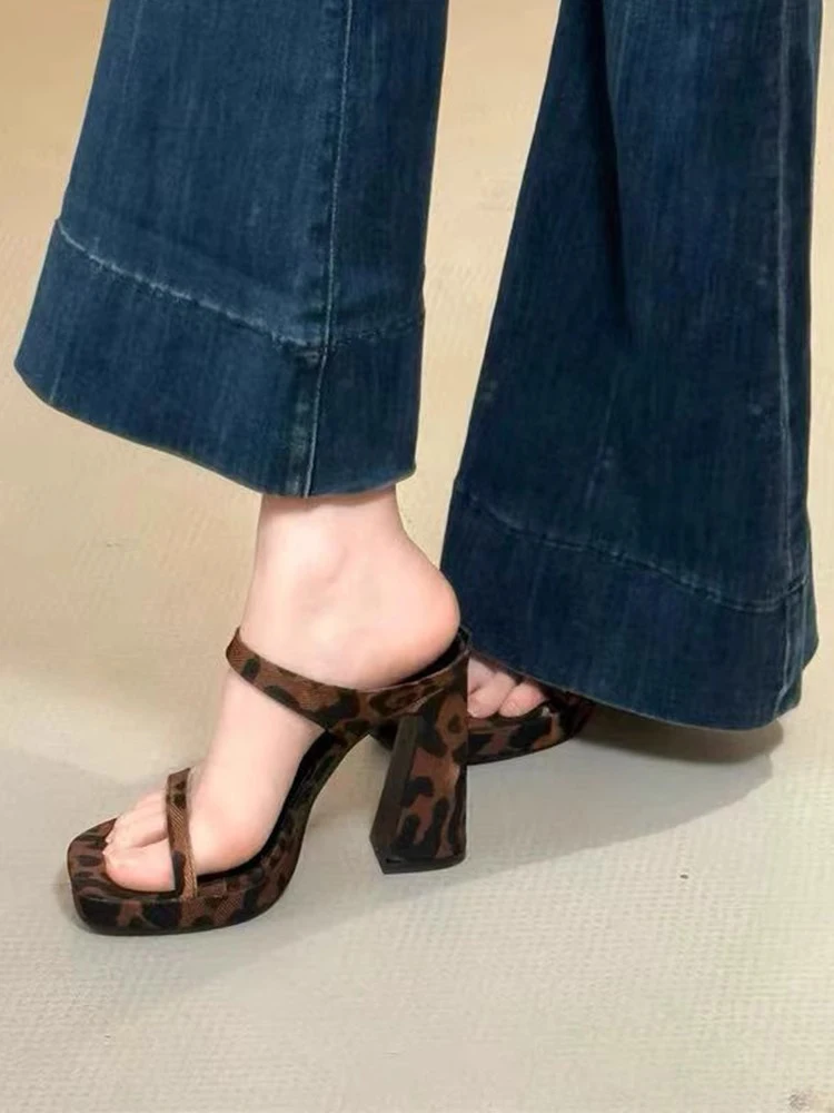 

Сексуальные женские сандалии на высоком каблуке с леопардовым принтом, водонепроницаемые, на платформе, с эффектом удлинения ног