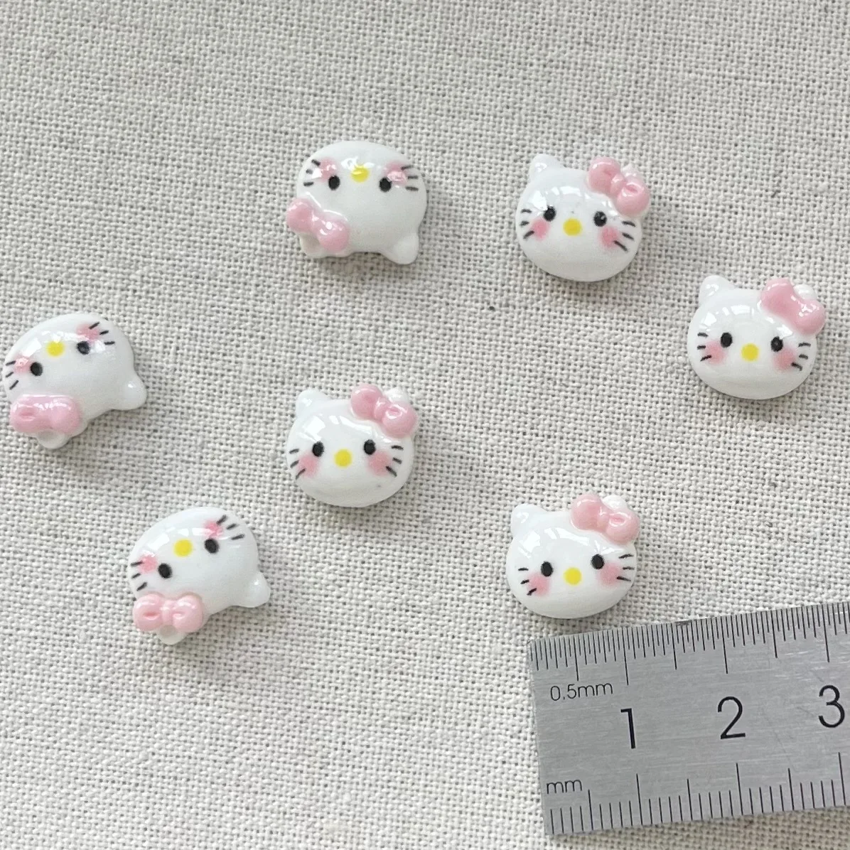 Cabochons de dessin animé Mininstants Sanurgente Hello Kitty, résine de dessin animé, matériaux d'artisanat bricolage, fabrication de bijoux, breloques, 5 pièces