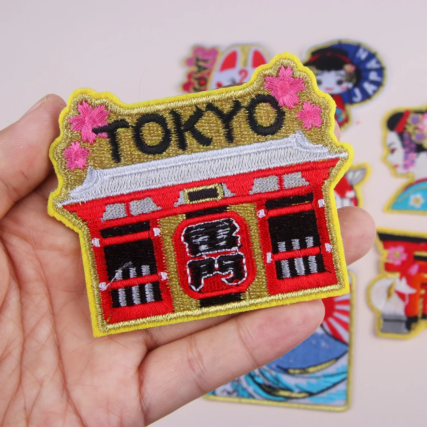 Japanese Style Embroidery Patches Tokyo Sensoji Temple Badges Classical Geisha Thermo Stickers Iron on Kimono Appliques Clothing