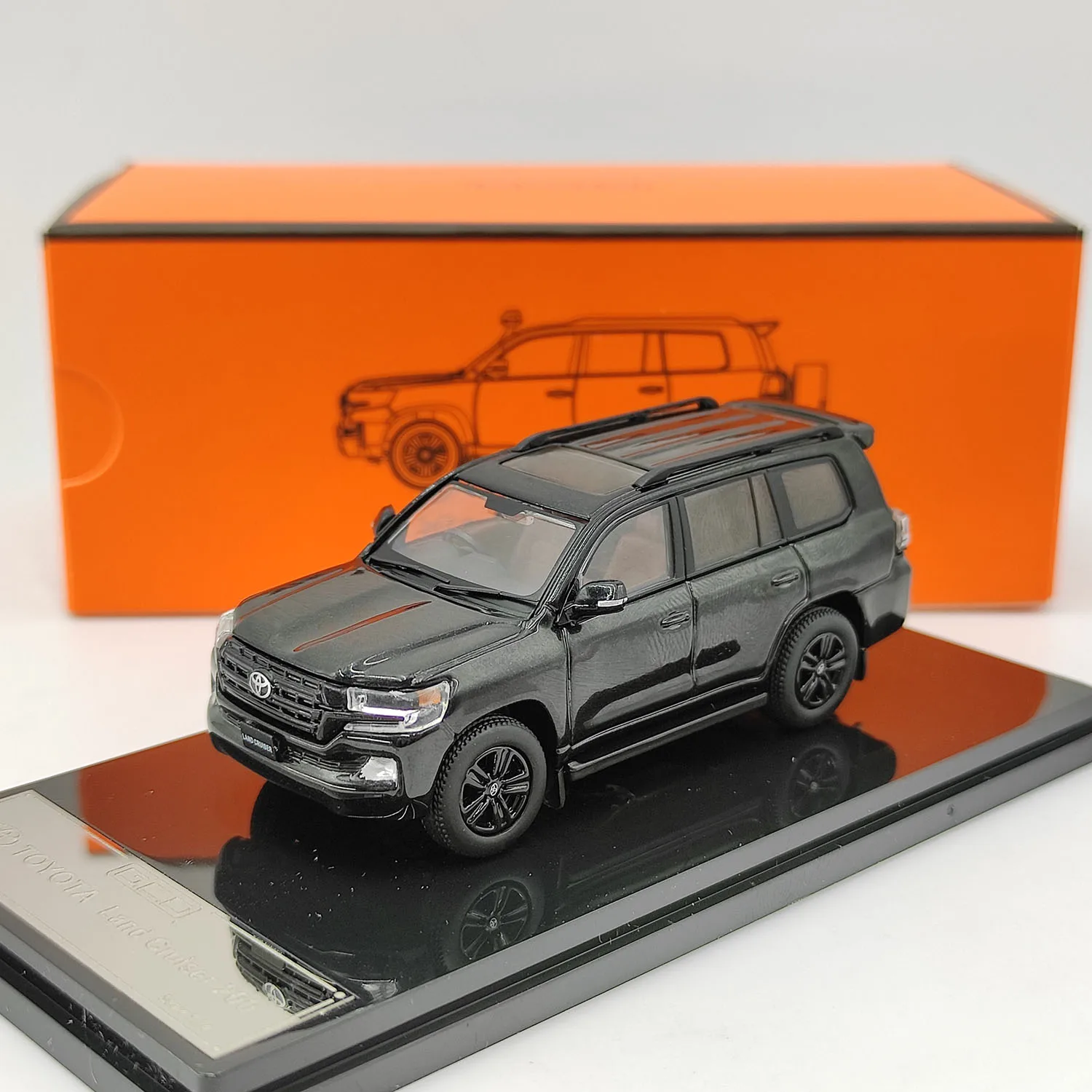 

Diecast GCD 1/64 Scale 2015 Toyota Land Cruiser LC200 Alloy Car Model Right Rudder Collectible Toy Gift Souvenir Display