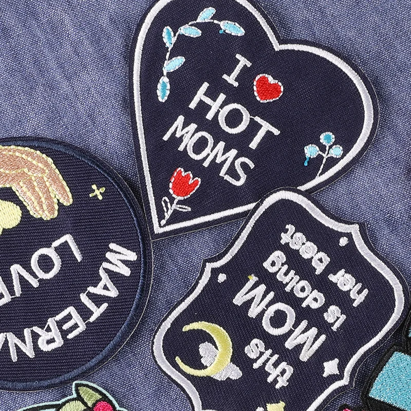 Toppe per ricamo a forma di cuore semplice ferro su I Love Hot Moms patch per abbigliamento confezione regalo per la festa della mamma fai da te