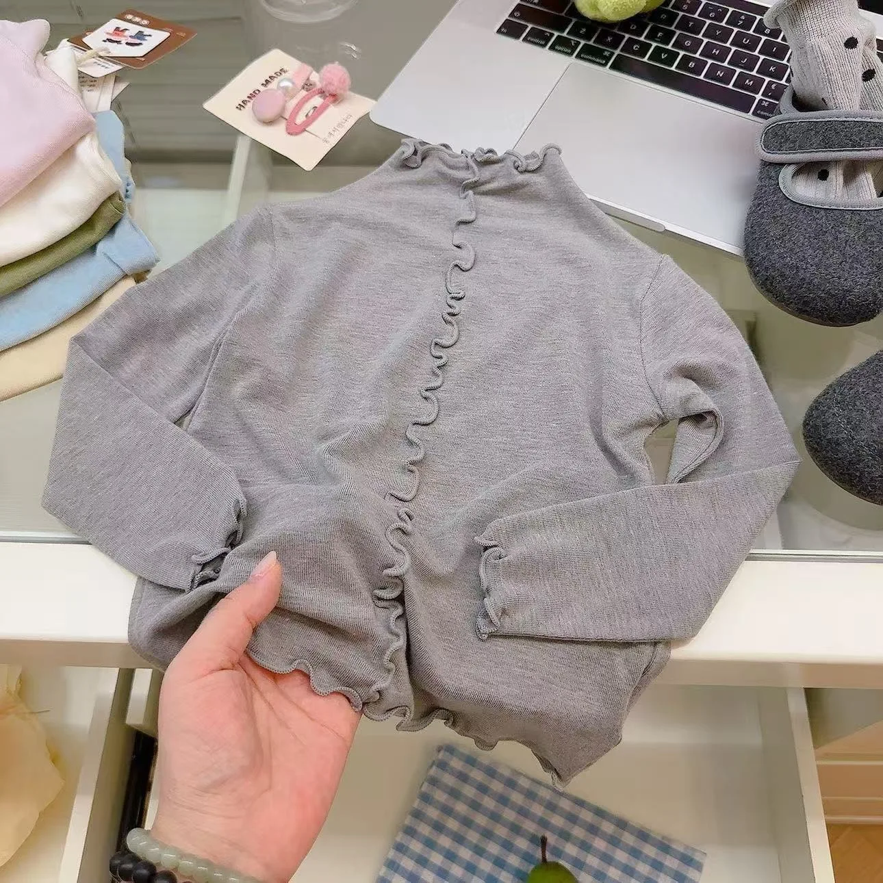 2026 Fall Kids Ruffled Solid Top Girls Versatile Long Sleeve Baby T Shirt Childrens Wear Undershirt
