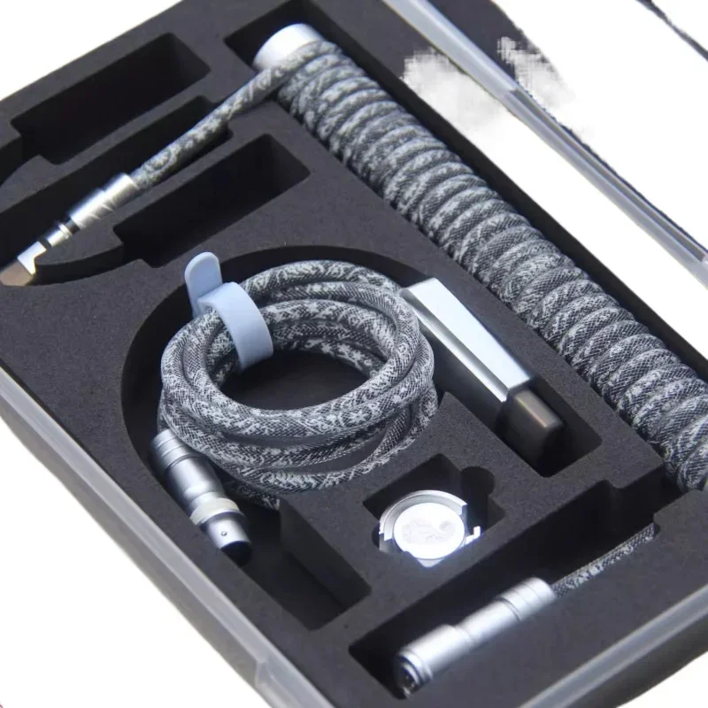 

Wins customized cashew nut flower lucky cat air plug cable table with peripheral data cable mobile phone cable computer