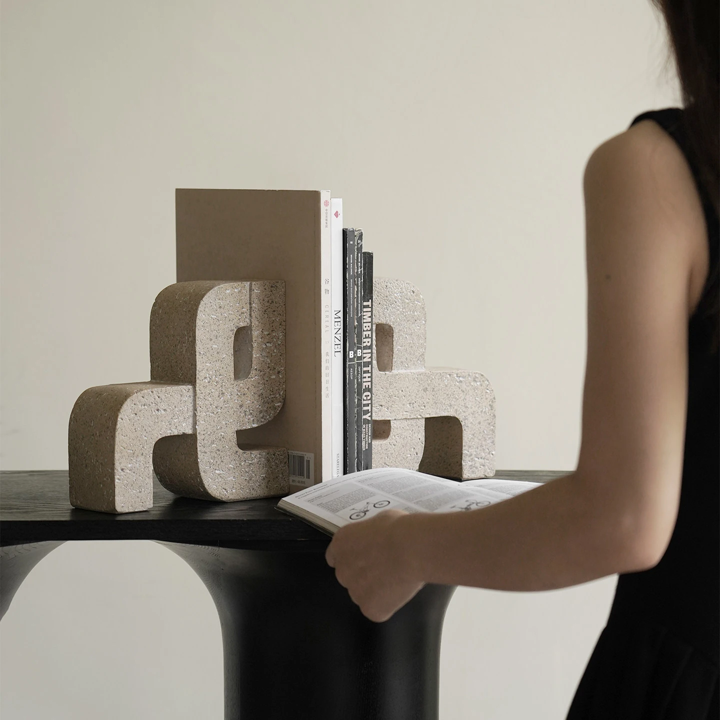 Wabi-Sabi Style Geometric Hollow Art Bookend Ornament For Showrooms, Study Rooms, Bookshelves, Desktop Creative Book Support