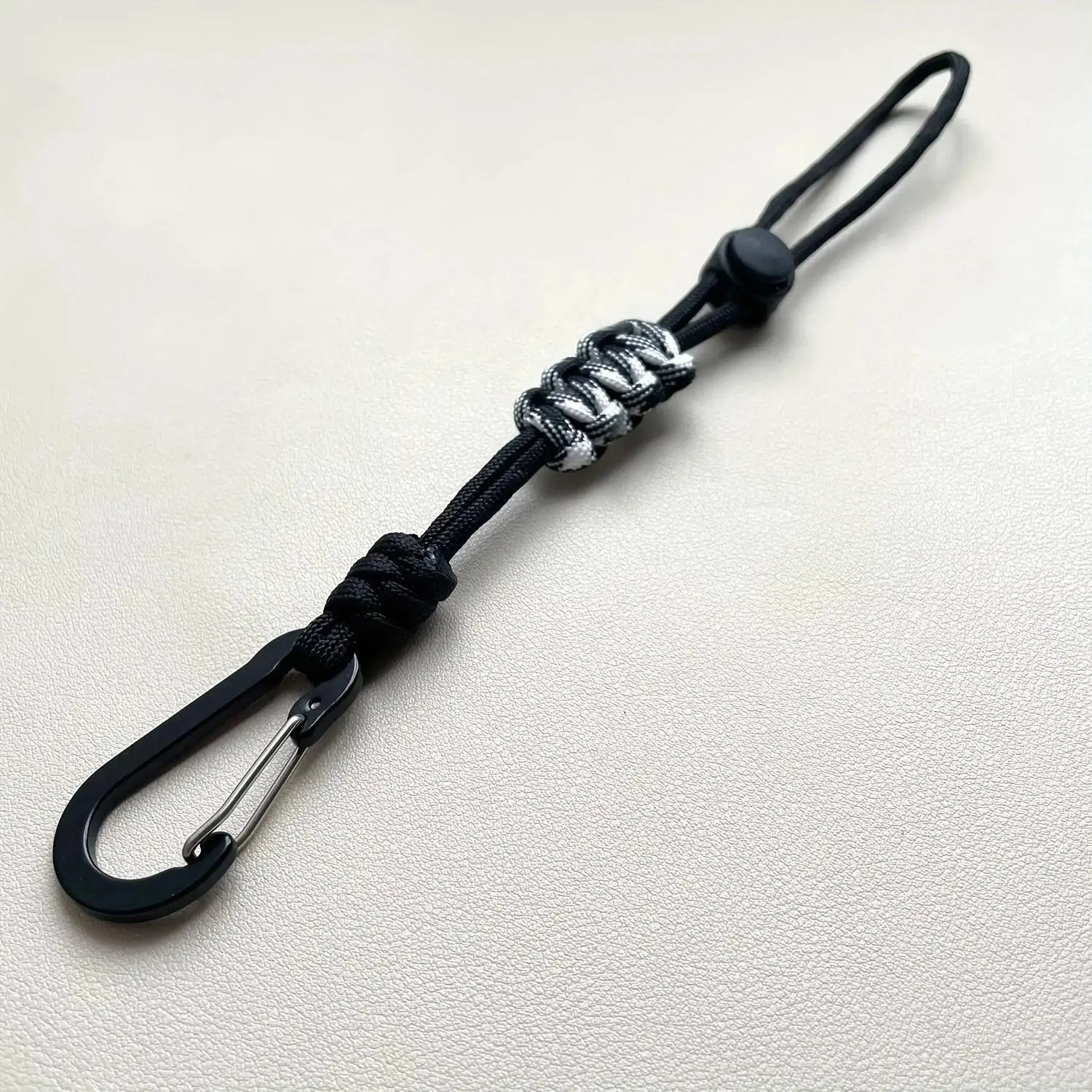 2Pcs Random Color Woven Water Bottle Holder Strap with Carabiner, Hands‑Free Accessory for Outdoor Hiking Commute