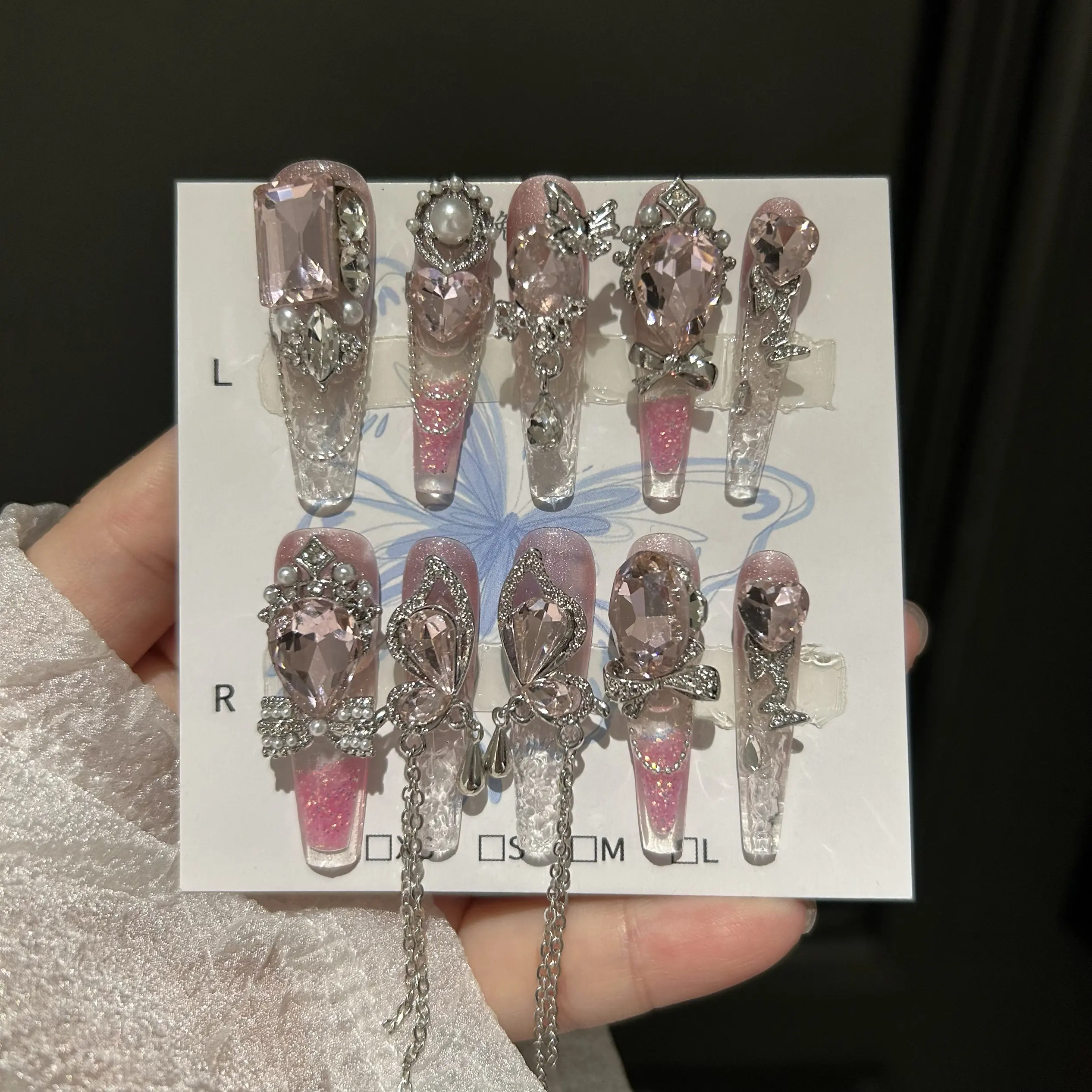 

Накладные ногти Ice Pink Shaker Glitter, очень длинные, в форме ковчега, с 3D-бабочками и сердечками, прозрачные, с градиентом, сверкающие, для интенсивного использования