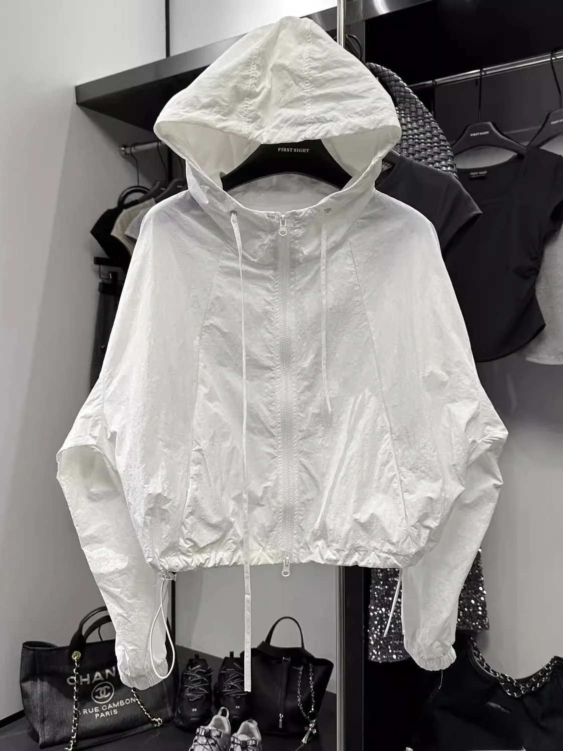 سترة نسائية سوداء عصرية غير رسمية صيف 2025 فضفاضة قصيرة للعمل واقية من الشمس ومقاومة للرياح بأسلوب عملي #5