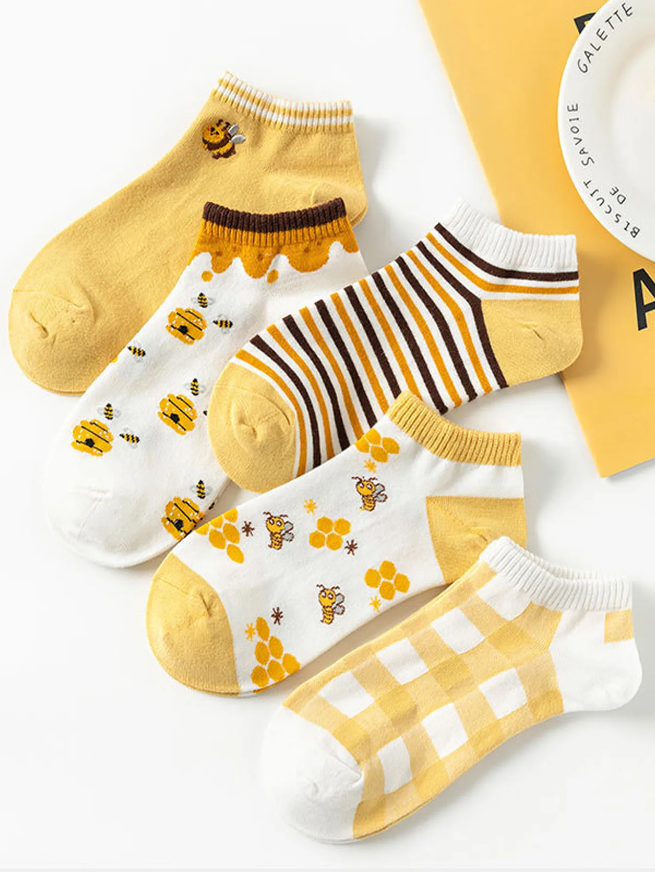 5pairs Cute and Comfy Women\'s Bee Striped Crew Socks - Breathable and Soft Ankle Socks