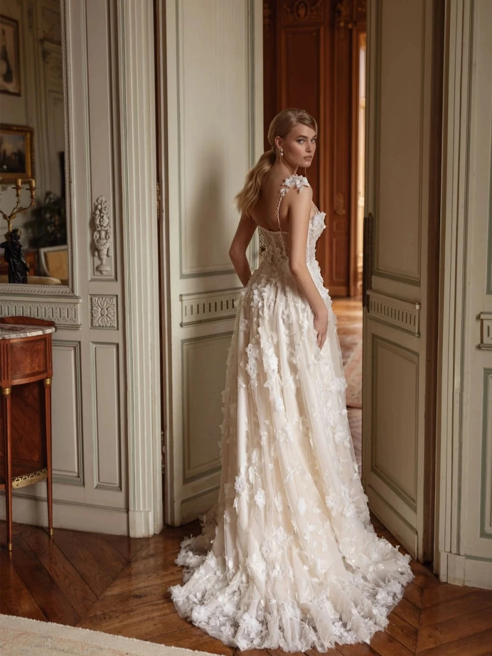 Opulent brillant perlé 3D fleur robe de mariée rêveur a-ligne longue robe de mariée 2026 nouvelles robes à bretelles fines personnalisées pour la mariée