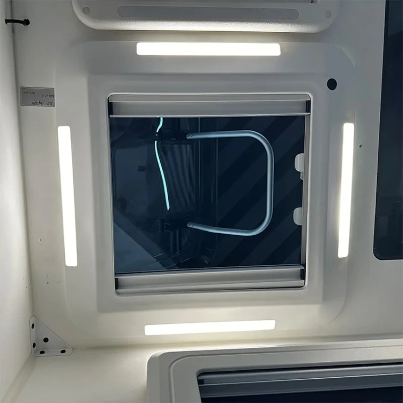 Vendita calda LED Luce RV Lucernario 700 * 500mm Accessori per camper Finestra sul tetto del roulotte con certificazione E13