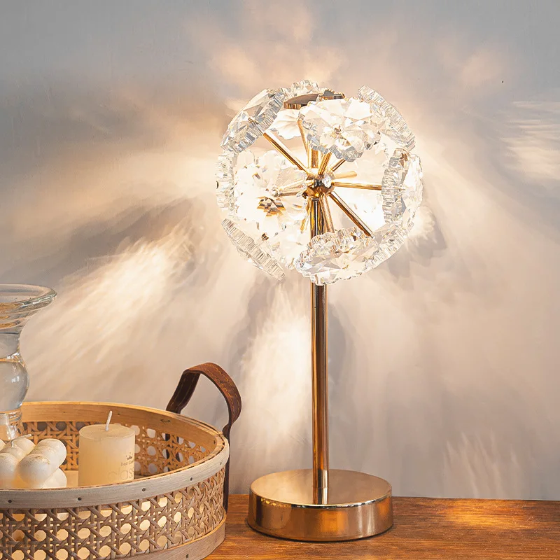 

Хрустальная настольная лампа для спальни, прикроватный ночник, современный декор для дома, атмосферный светильник для гостиной и кабинета, светодиодные настольные лампы, декоративные.