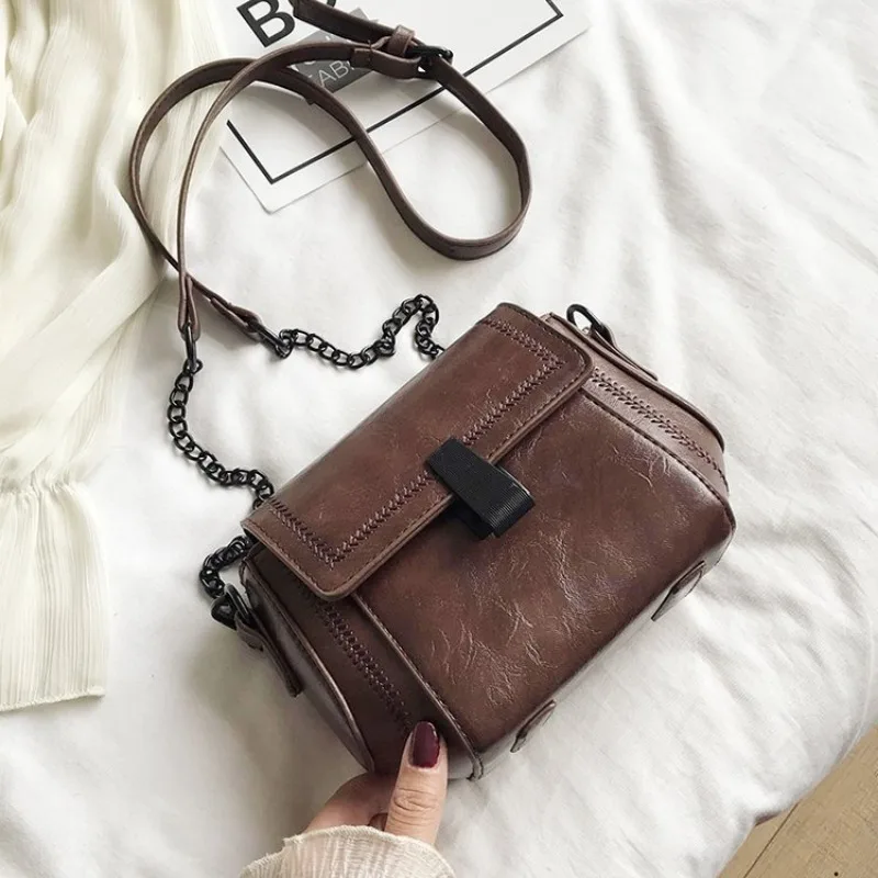 

Trendy Sophisticated Crossbody Bag High-End Dinner Party Red Carpet Gala Exquisite Chic Sleek Effortless Elegant Fashionable