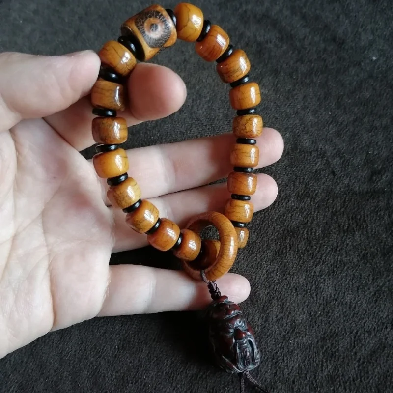 A set bone Buddhist beads collected from Tibetan region paired with three-eyed dzi bead cow horn Guan Gong