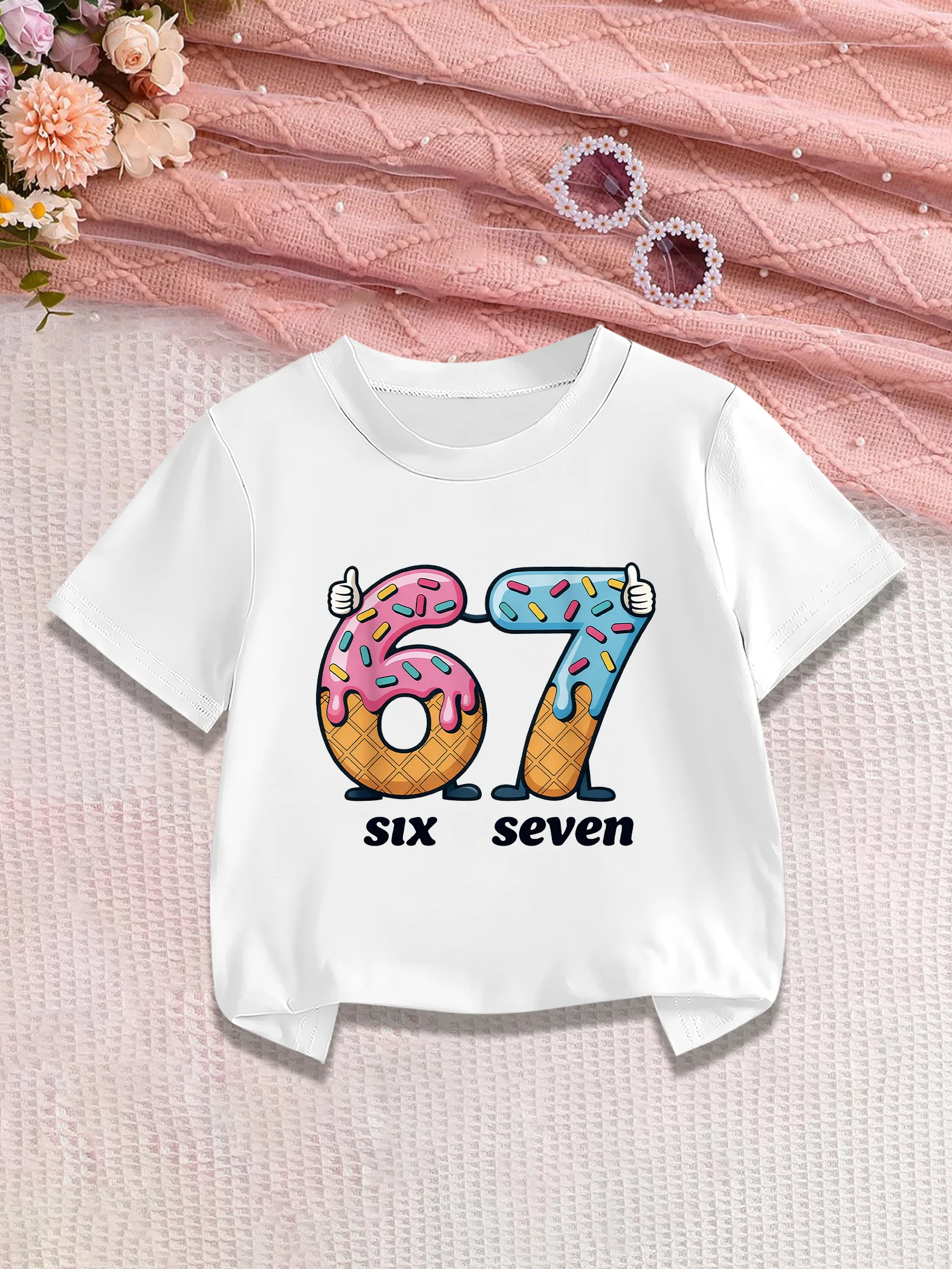 

1 шт.: Милая летняя футболка для девочек с принтом мультяшного мороженого и номером 67