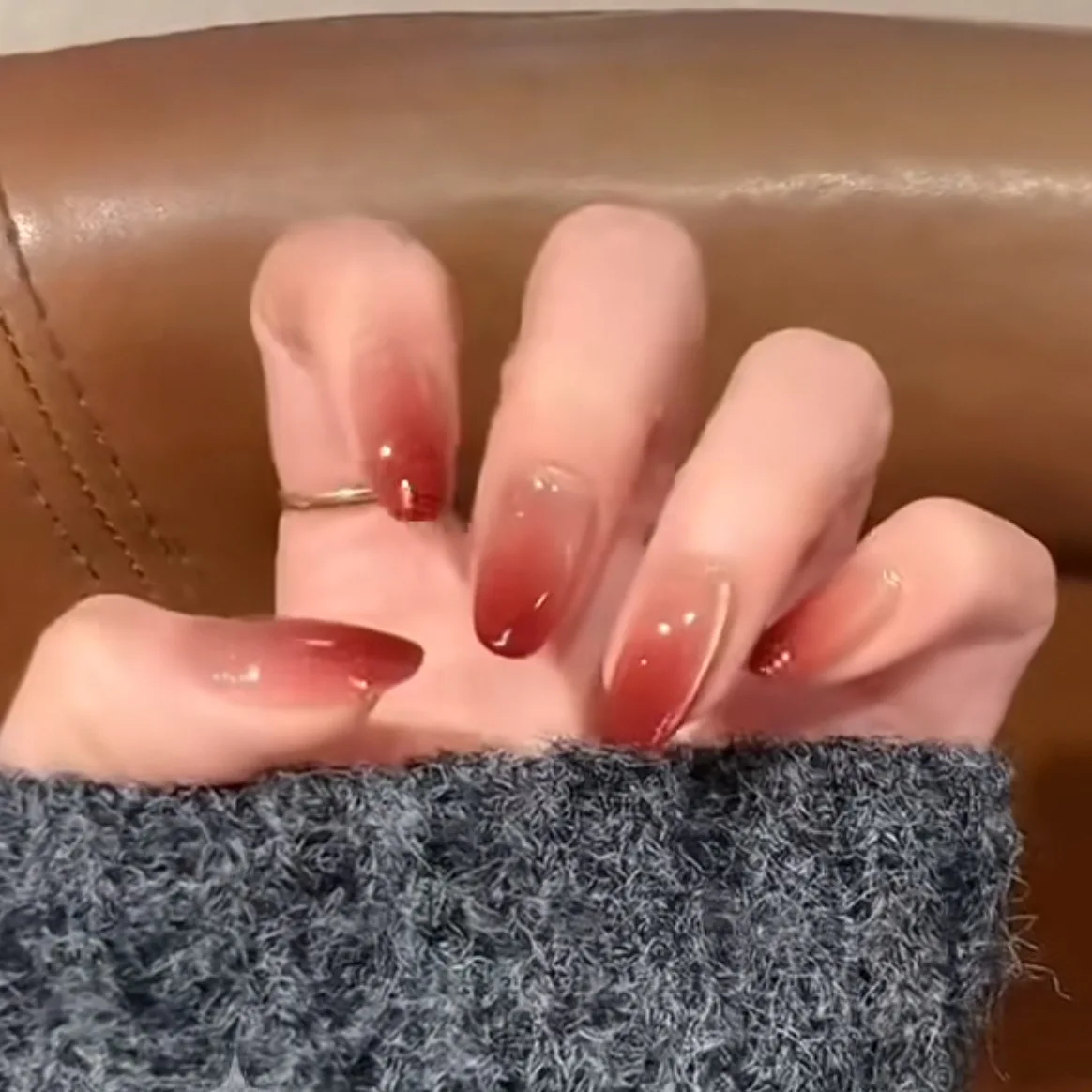 10 pièces léger luxe fait à la main court ovale presse sur les ongles vin rouge dégradé oeil de chat conception doux faux ongles portable ongles Art pointe