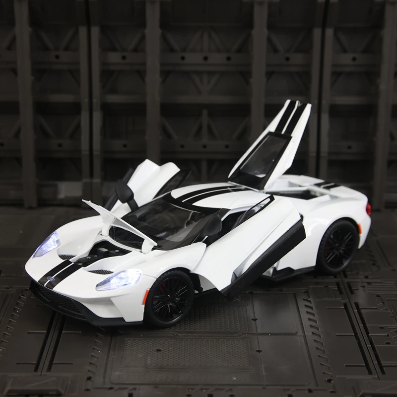 Simulación 1:24, modelo de supercoche de aleación Ford GT, puertas y capó de motor, el maletero se puede abrir, piezas de columpio de retorno de luz y sonido