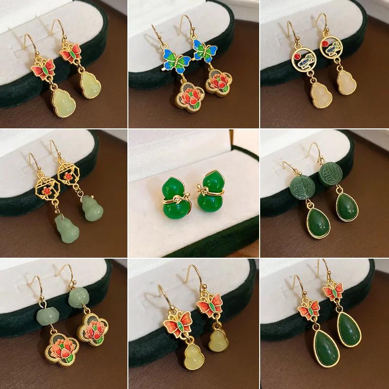 

New Chinese Fashion Butterfly Flower Earrings for Women Ethnic Jade Pendant Luxury Jewelry Retro Golden Color Creative Gift 2024