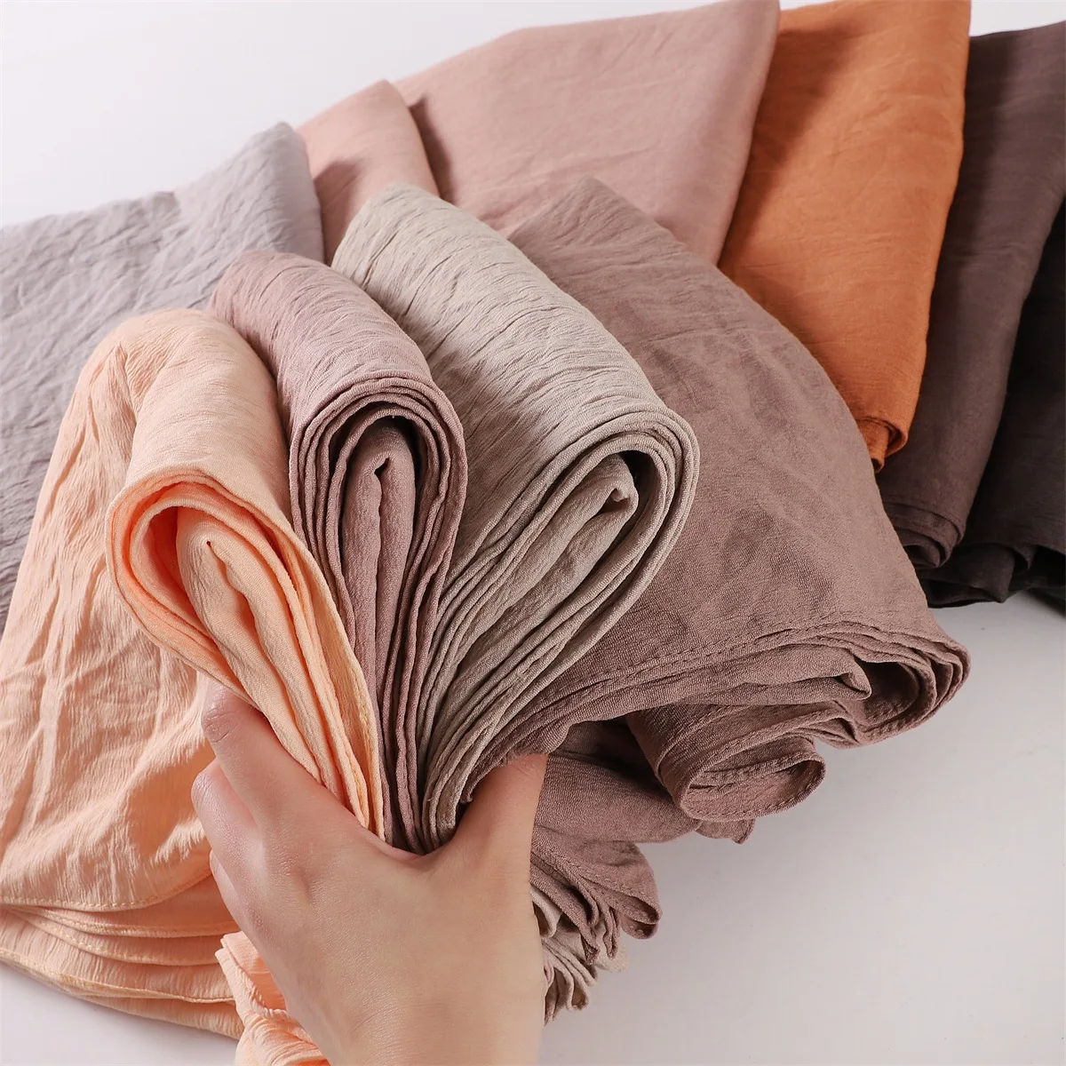 

Хлопковый хиджаб-шарф с эффектом жатки, мягкие длинные однотонные мусульманские платки для женщин, элегантные тюрбаны и повязки на голову