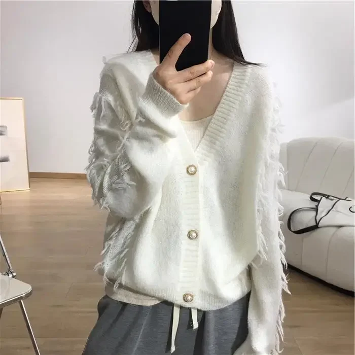 

2023 Autumn/Winter New Tassel Design Feel Loose Knitted Cardigan Short V-Neck Sweater Coat Casual Commuter Style