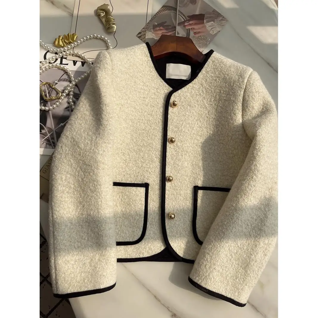 2024 Herbst elegante schöne Luxus weiße Jacke für Frauen High-End modische Top geeignet für Frauen mit Knöpfen und Taschen