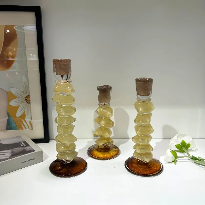 Retro gold candlestick ornament, home furnishing bed and breakfast hotel, high-end sample, artistic atmosphere between boards