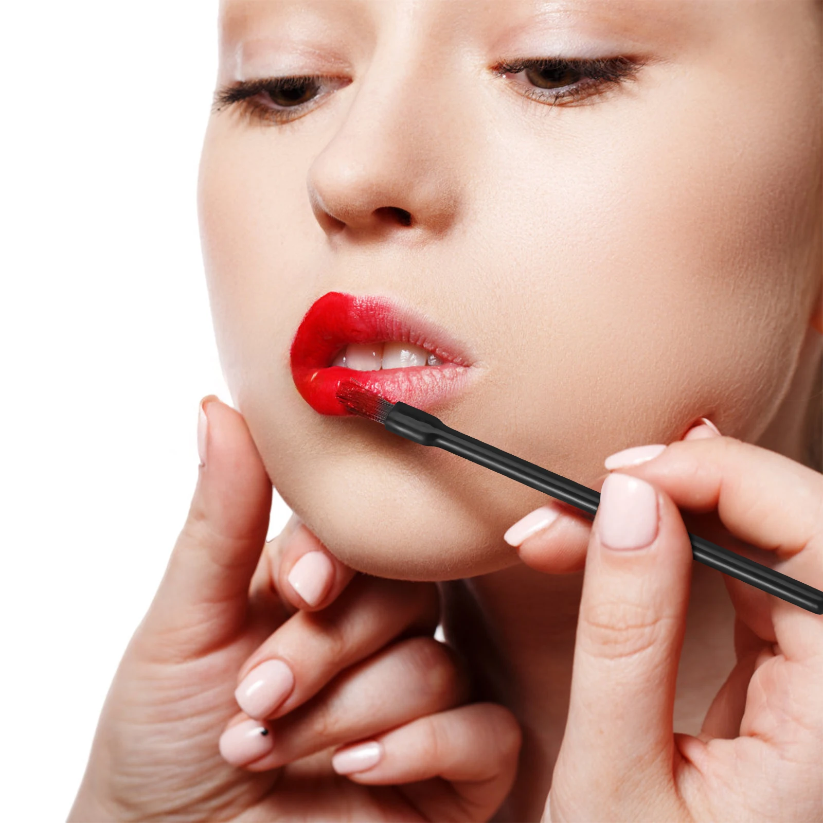 

100pcs Disposable Lip Brushes Soft Nylon Bristles Lipstick Applicators Wands for Makeup Travel Lightweight Portable